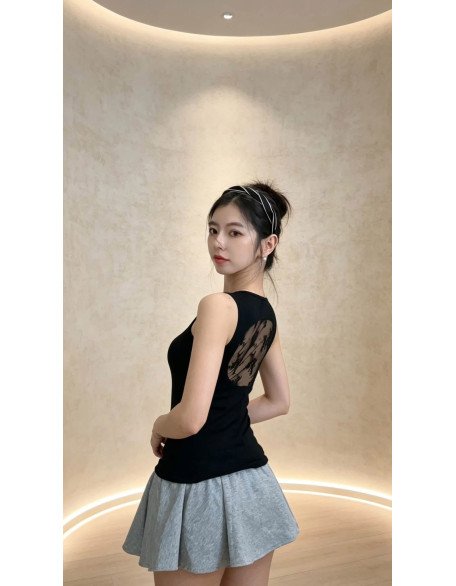 后背蕾丝心机无袖上衣