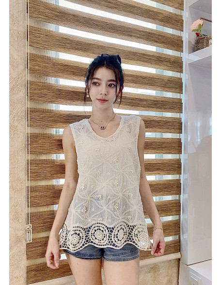 无袖镂空衣