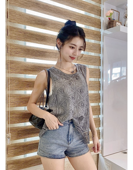 无袖镂空衣