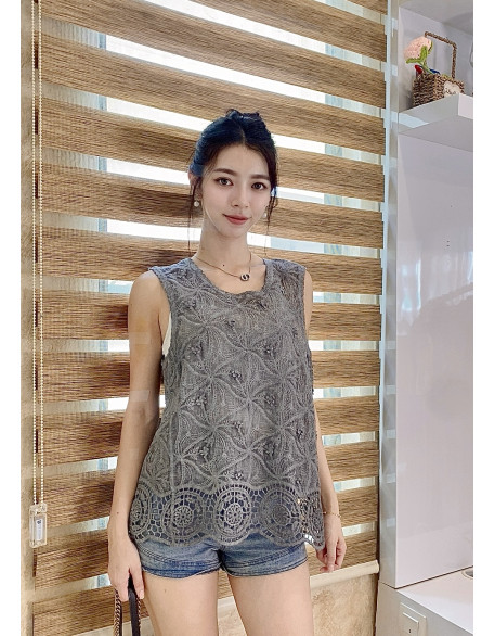 无袖镂空衣