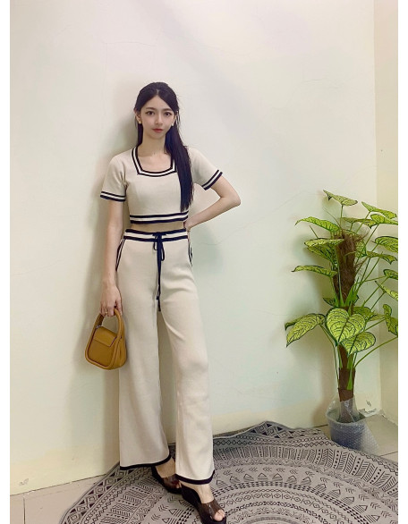 黑边套装